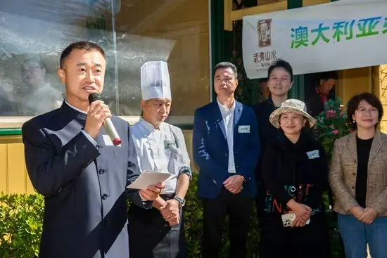 利亚悉尼举, 道茶膳作品, 门商会暨联 利亚悉尼举, 道茶膳作品, 门商会暨联