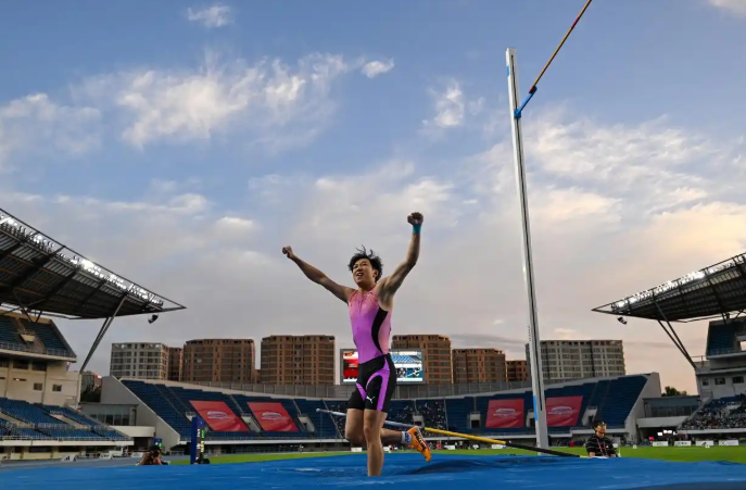 oONtQ, 其中, 钟涛作为中